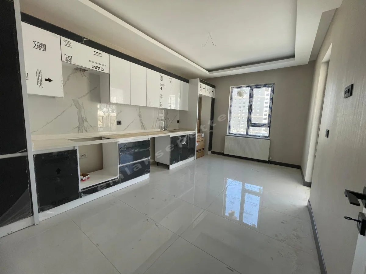 MEVLANA MAH. SİTE İÇİ SIFIR LÜKS 3+1 125 m2 EBEVEYN BANYOLU