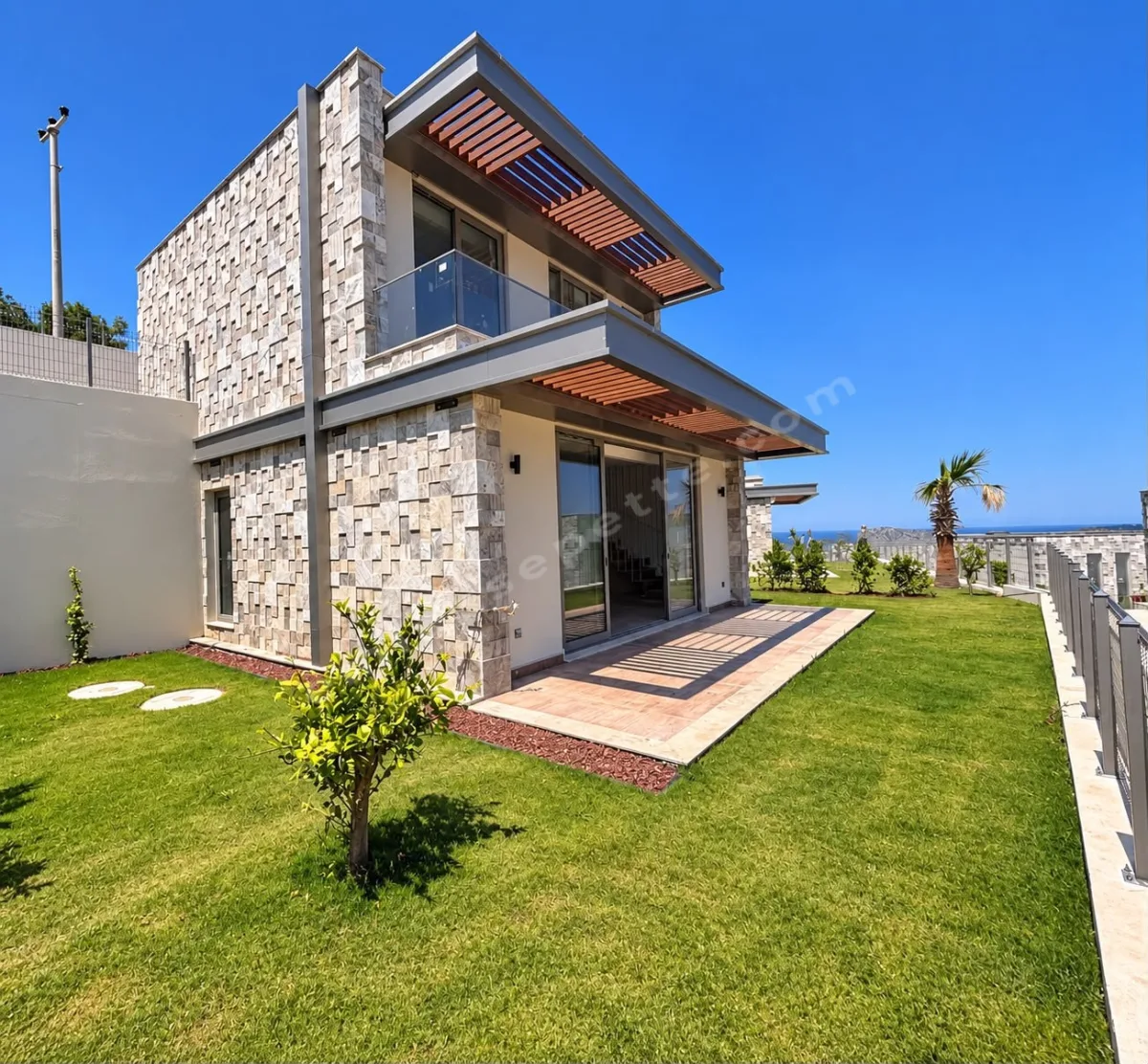 BODRUM GÜMÜŞLÜK'TE SİTE İÇERİSİNDE DENİZ MANZARALI 3+1 SIFIR MÜSTAKİL VİLLA