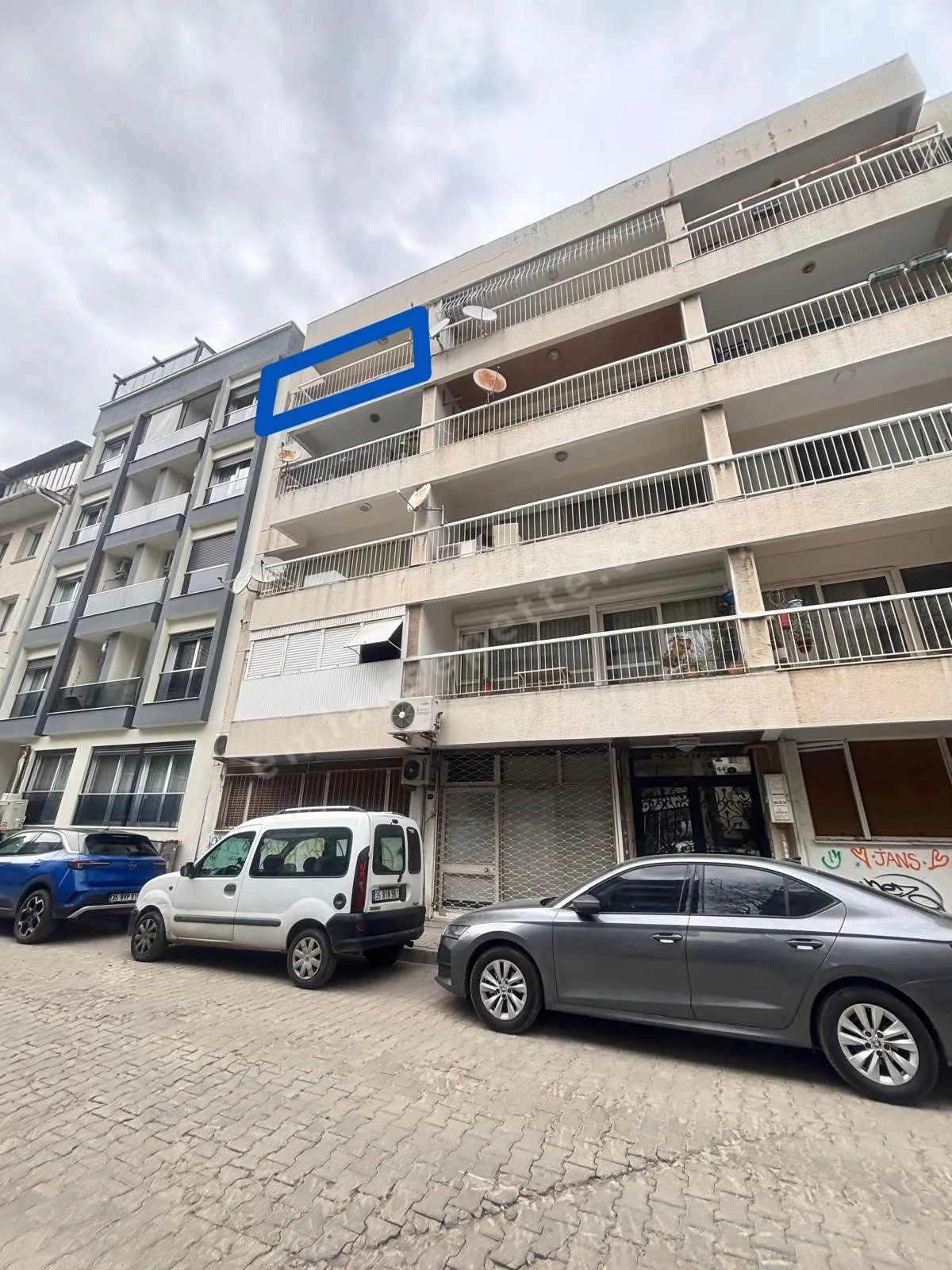 Karşıyaka Aksoy'da Denize Yakın Kiralık Daire