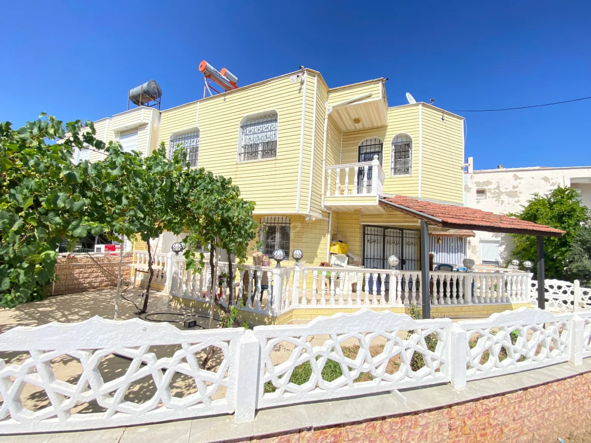 Seferihisar Mersinalanı'nda deniz tarafında denize 50m bahçeli satılık 3+1 Villa!