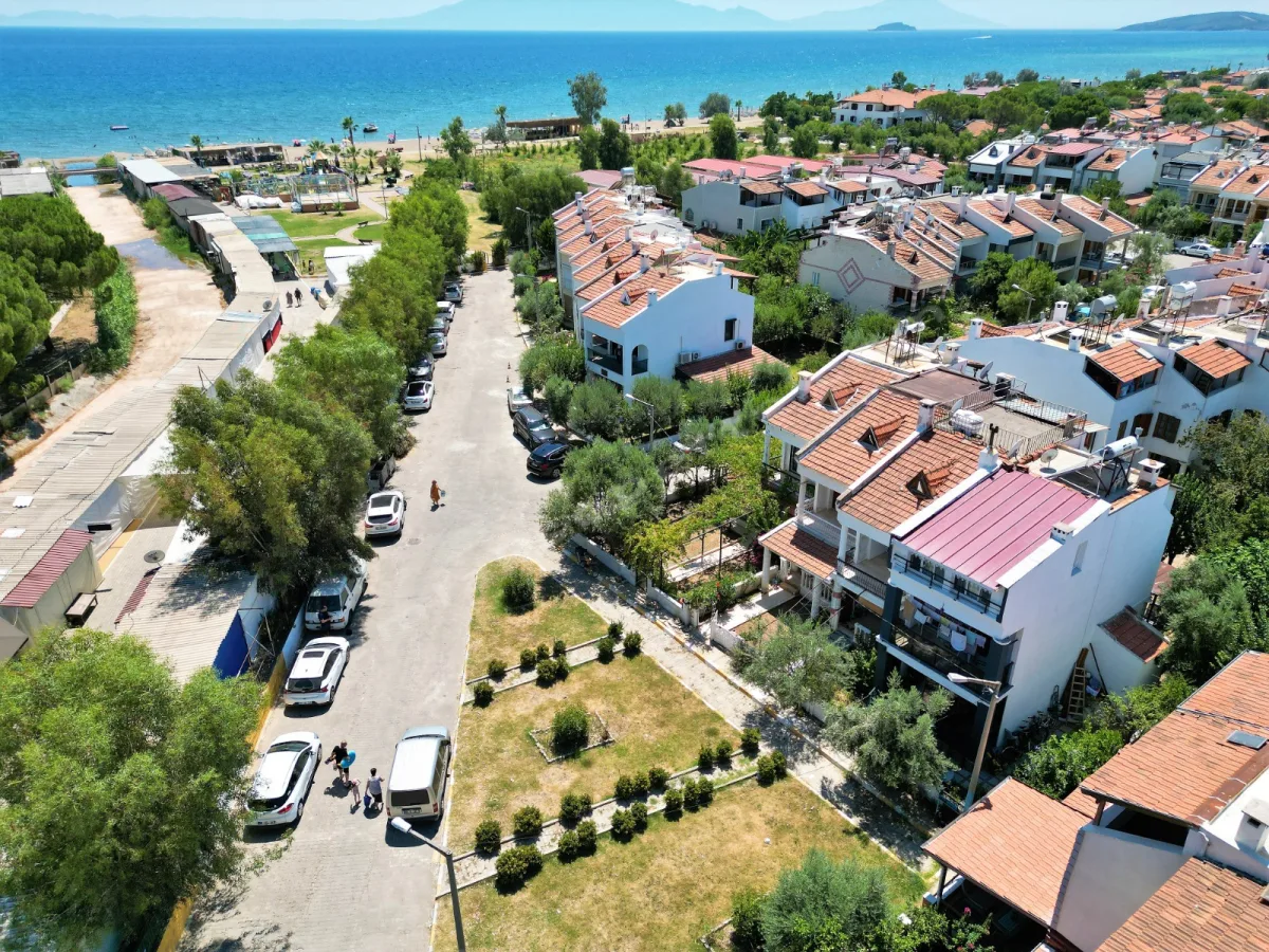 Seferihisar Cumhuriyet Mahallesi, Yıldız Tur Sitesi.mavi Ve Yeşilin Buluştuğu Satılık 3+1