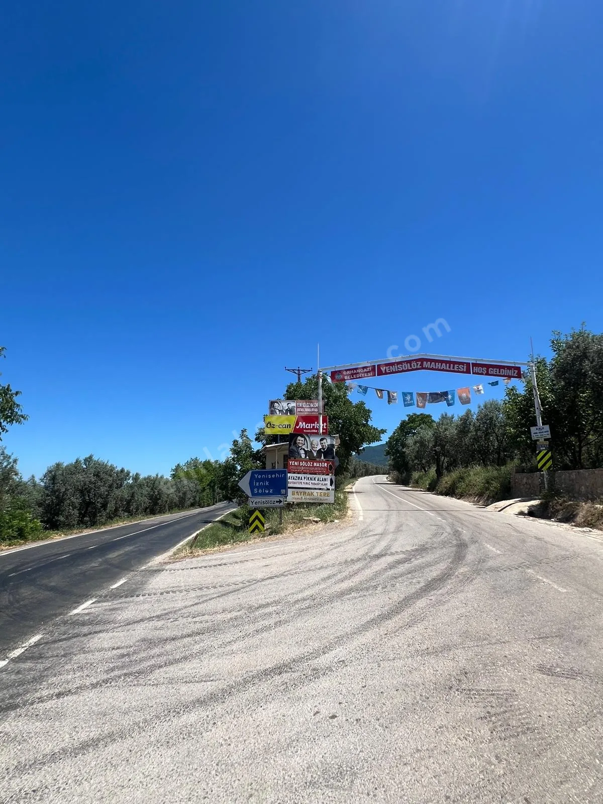 ORHANGAZİ YENİSÖLÖZ'DE YOL KENARI & GÖL MANZARALI 2.352 m ARSA FIRSATI